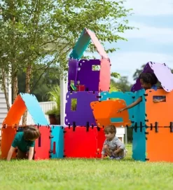 HearthSong 16-Panel Colorblock Fantasy Forts Indoor/Outdoor Building Kit With Lightweight Corrugated Plastic Panels